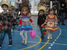 Festa Junina no arraial da Educação Infantil e 1º ano