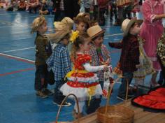 Festa Junina no arraial da Educação Infantil e 1º ano