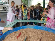 Festa Junina no arraial da Educação Infantil e 1º ano