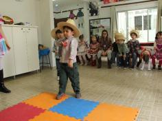 Festa Junina no arraial da Educação Infantil e 1º ano