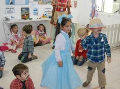 Festa Junina no arraial da Educação Infantil e 1º ano