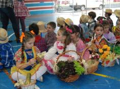 Festa Junina no arraial da Educação Infantil e 1º ano