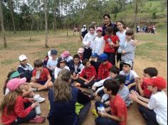 3º ano B brincando e aprendendo no Espaço Verde