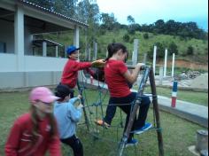 3º ano B brincando e aprendendo no Espaço Verde