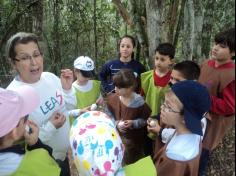 3º ano B brincando e aprendendo no Espaço Verde