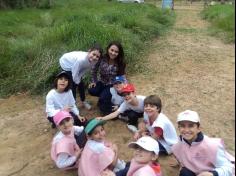 3º ano B brincando e aprendendo no Espaço Verde