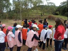 3º ano B brincando e aprendendo no Espaço Verde