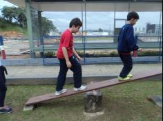 3º ano B brincando e aprendendo no Espaço Verde