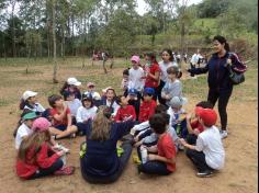 3º ano B brincando e aprendendo no Espaço Verde