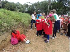 2º ano C no Espaço Verde – Baú das Cores