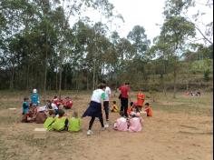 2º ano C no Espaço Verde – Baú das Cores