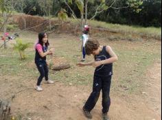 2º ano C no Espaço Verde – Baú das Cores