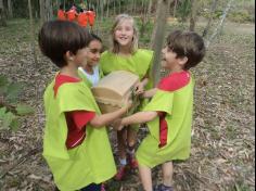 2º ano C no Espaço Verde – Baú das Cores