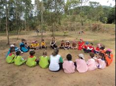 2º ano C no Espaço Verde – Baú das Cores