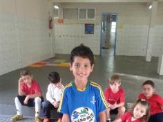 Brincadeira de taco no 1º ano A