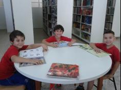 1º ano A visita a Biblioteca da Escola