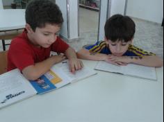 1º ano A visita a Biblioteca da Escola