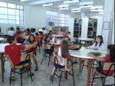 1º ano A visita a Biblioteca da Escola