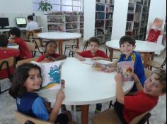 1º ano A visita a Biblioteca da Escola