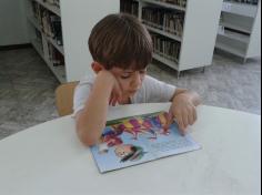 1º ano A visita a Biblioteca da Escola