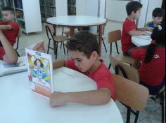 1º ano A visita a Biblioteca da Escola