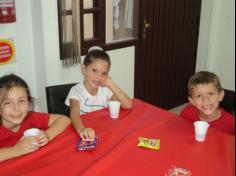 1º ano D se refrescando com gelatina