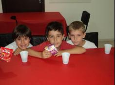 1º ano D se refrescando com gelatina