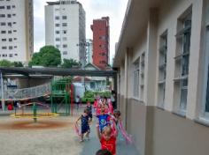 Grupo Fundo do Mar construindo o Barangandão