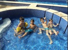 Banho de piscina com a turma do 1º ano D