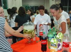 Equipe diretiva, Professores e Funcionários celebrando a Páscoa!