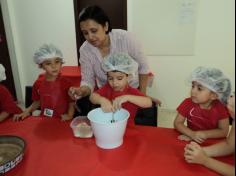 Grupo Exploradores em oficina de Páscoa