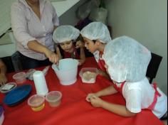 Grupo Exploradores em oficina de Páscoa