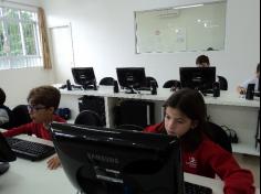 1º ano C em aula de Informática