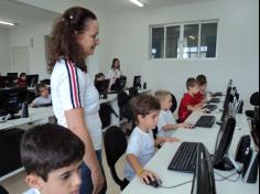 1º ano C em aula de Informática