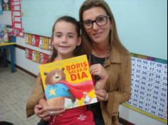 Contação de Histórias no 1º ano B em parceria com as mães