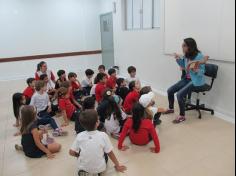 Contação de histórias com a Mamãe Sandra no 2º ano B