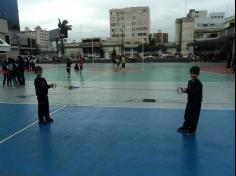 1º ano D brinca e se diverte com brinquedos recicláveis