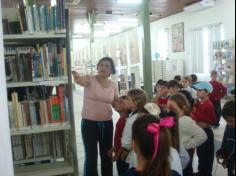 Aula passeio na Biblioteca Pública de Itajaí