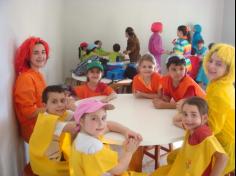 1º ano B vivendo a magia das cores