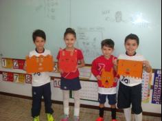 1º ano B construindo máscaras africanas