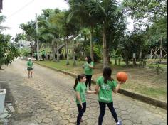 Brincando e aprendendo no Espaço Verde