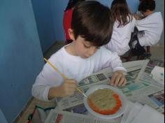 Instrumentos musicais e máscaras no 1º ano C