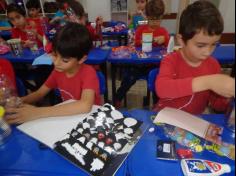 Instrumentos musicais e máscaras no 1º ano C