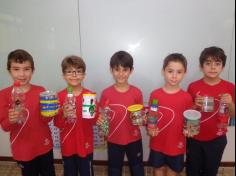 Instrumentos musicais e máscaras no 1º ano C