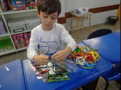 Instrumentos musicais e máscaras no 1º ano C