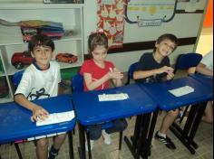 Colares africanos no 1º ano D