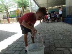 Brincadeiras com água no Infantil III!