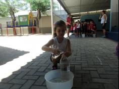 Brincadeiras com água no Infantil III!