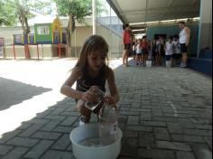 Brincadeiras com água no Infantil III!