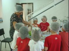 Grupo Saúde preparando docinhos